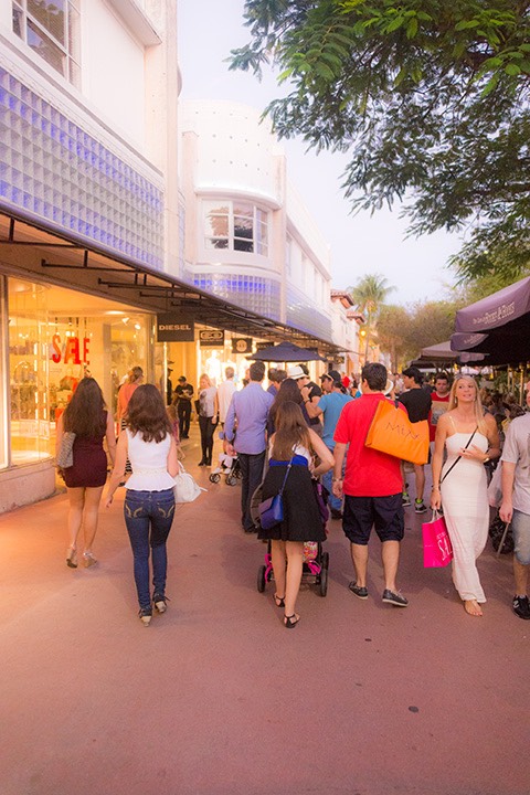 throngs of tourists strolling on Lincoln Road in early evening light